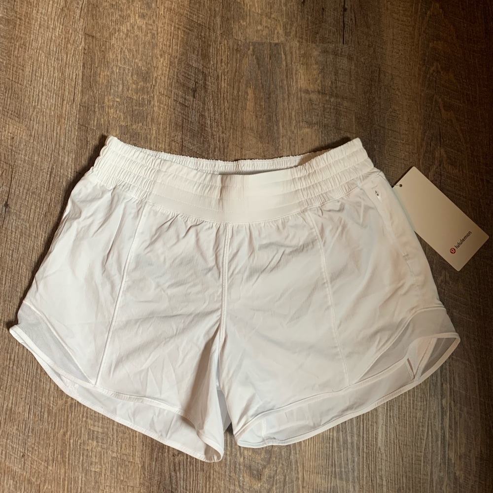 Lululemon Hotty Hot High Rise shorts 4”